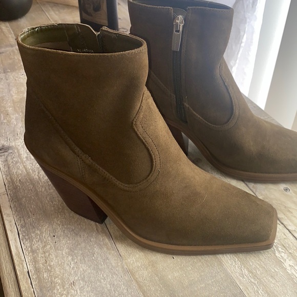 Never worn Vince camuto booties - Picture 1 of 3
